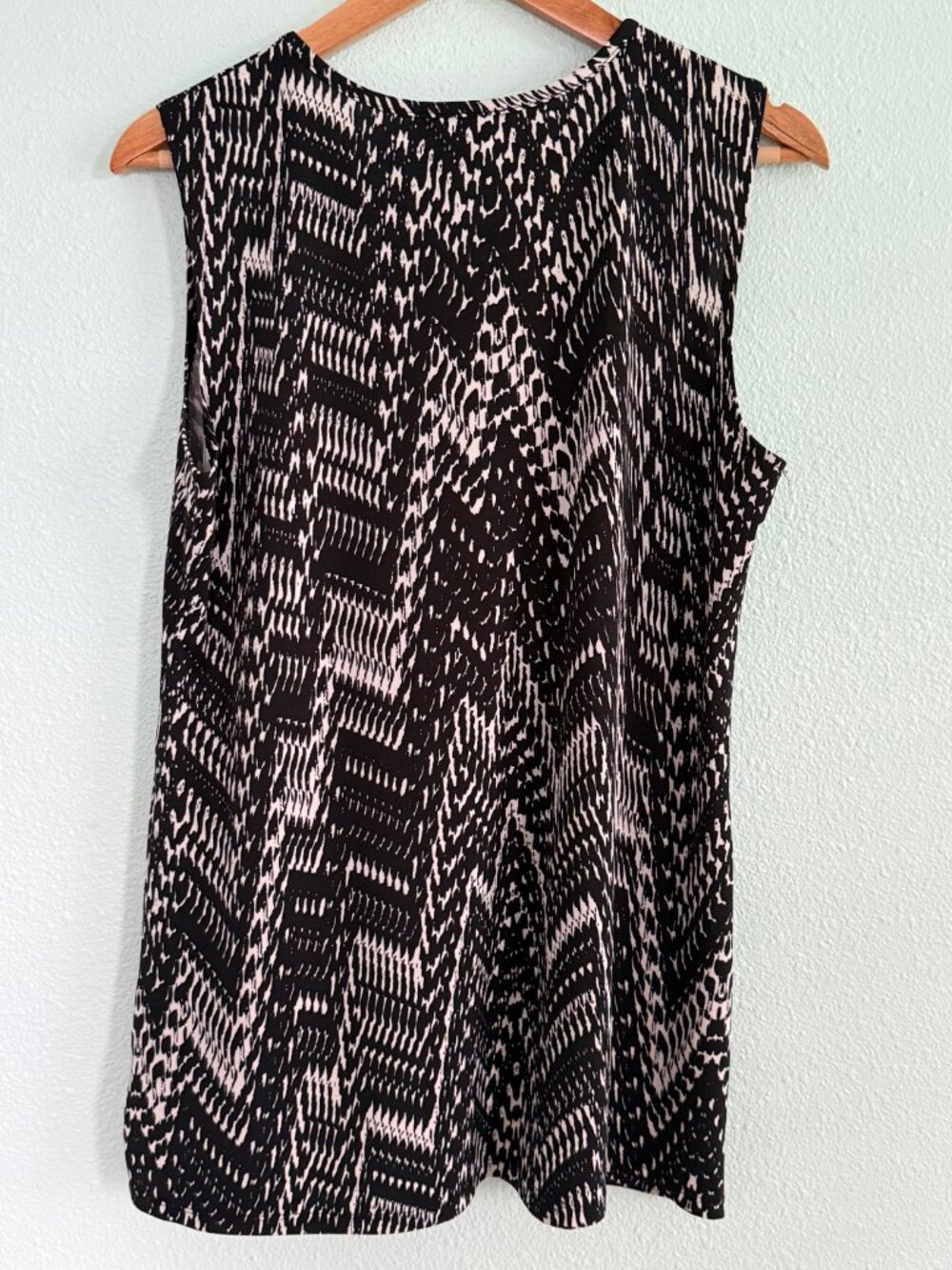 Intriguing Threads Sleeveless Tunic Size‎ Large - Picture 4 of 5